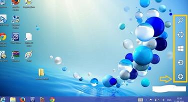 При появлении она прозрачная, а после наведения курсора на одну из кнопок, постепенно затемняется