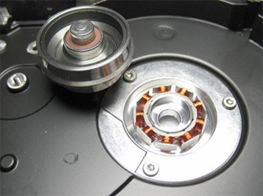 Появление нечастых щелчков и постукиваний сообщает владельцу, что подшипники необходимо заменить.