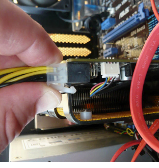 Отсоединять их можно только тогда, когда защелки раскрыты