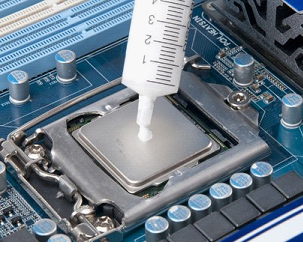 На фото наглядно показано, как поменять термопасту на процессоре правильно