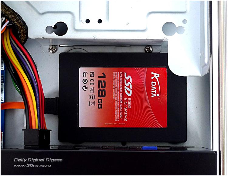 Подключение кабеля питания к новому SSD