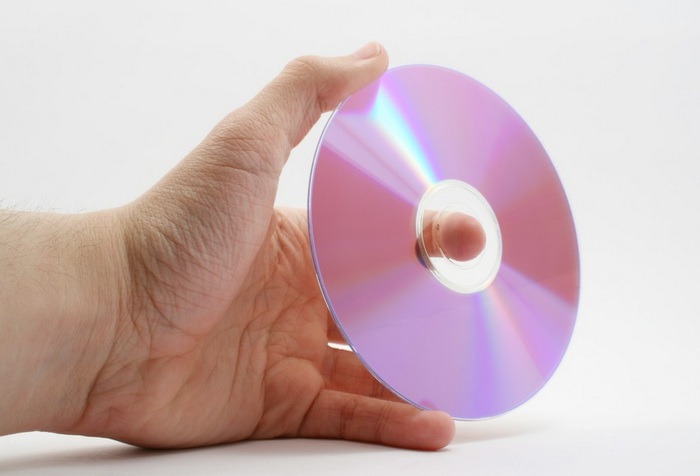 рука с cd диском