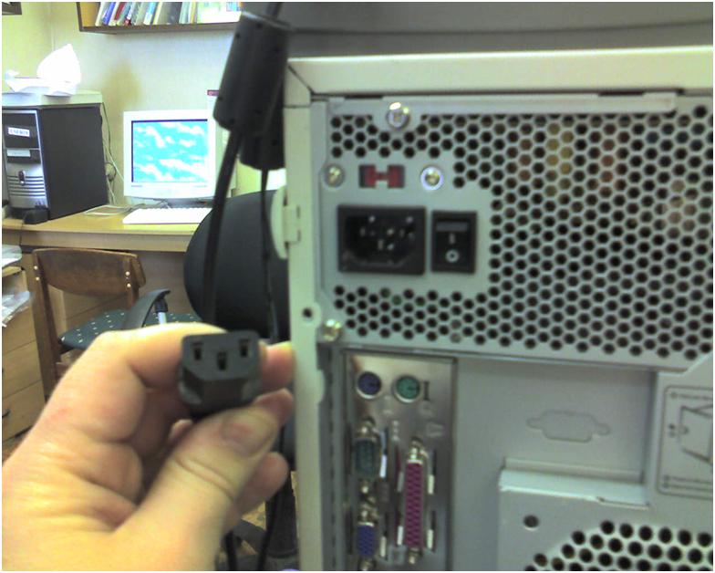 Отключить компьютер от электросети и дополнительных кабелей